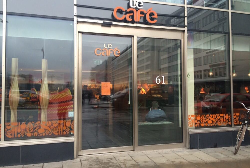 Möte på Le Café